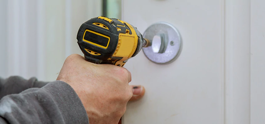Street Locksmith For Smart Lock Repair in Orlando, FL